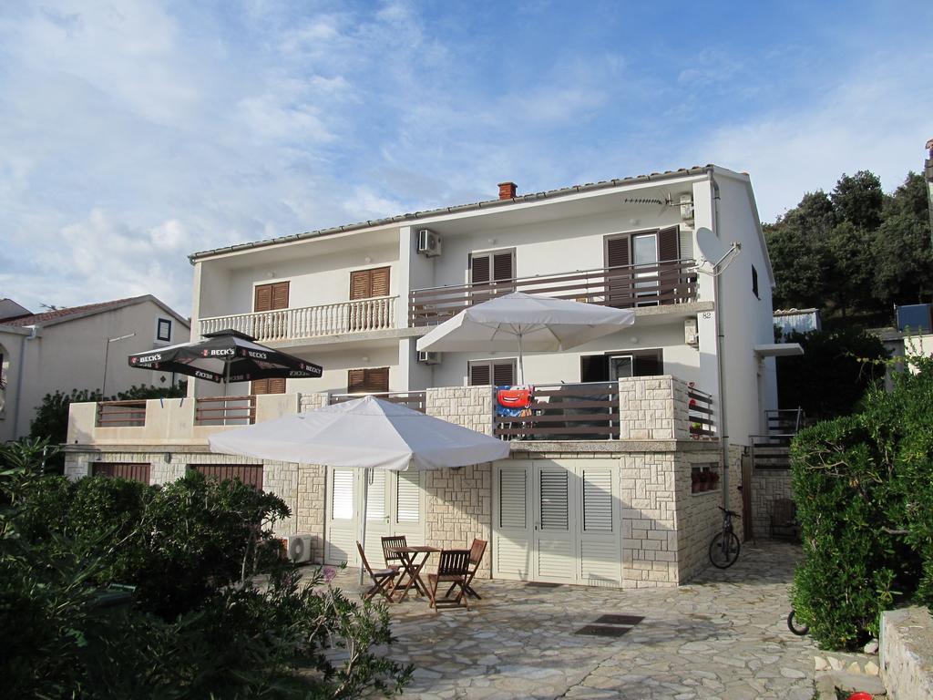 Apartments Marzic Паг Экстерьер фото
